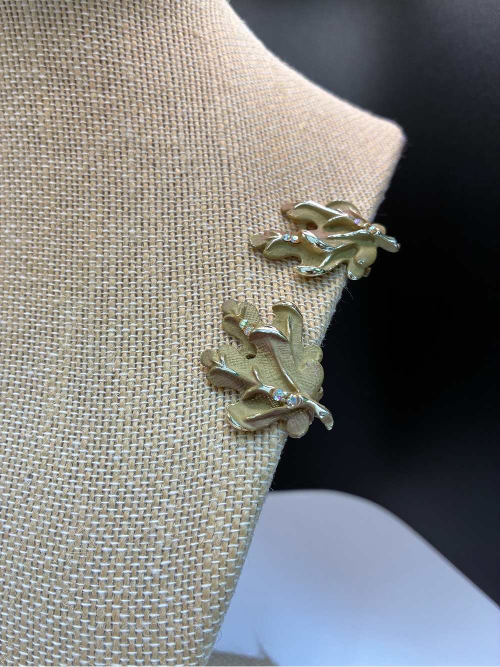 Gold-Tone Sarah Coventry 1960’s Mocha Leaf Clip-On Earrings. Women Jewelry